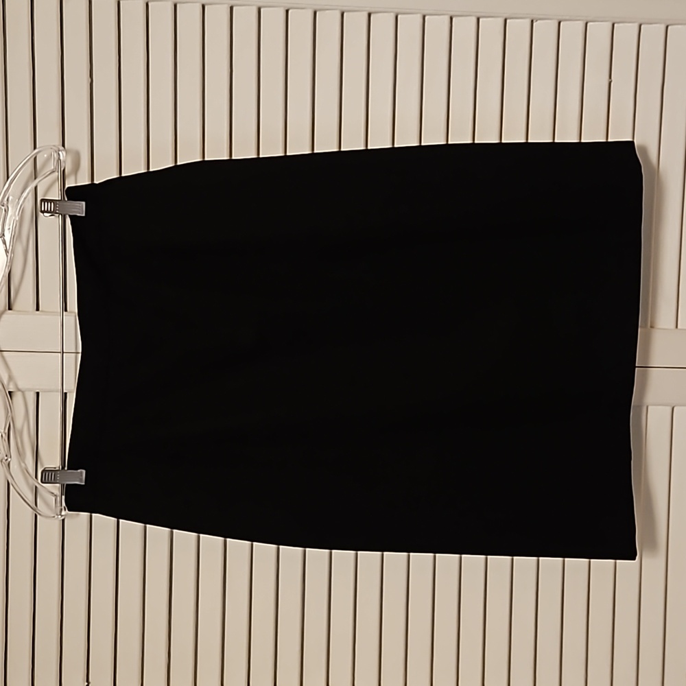 Ladies skirt size 14 (there is no option for listing that size)